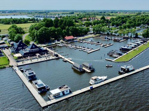  VaarLoft Pur Sang - Beachclub Sneek in Offingawier
