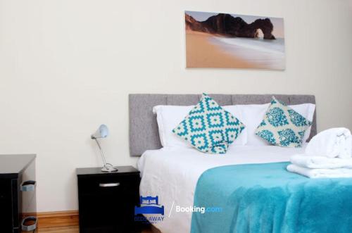 3 Bedroom House For Contractors By Beds Away Short Lets & Serviced Accommodation Oxford With Free Pa in 考利