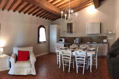 virtuve, Villa Borgo del Silenzio with private pool, 5 apartments in Lajatico
