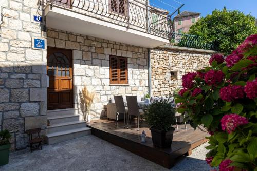 Holiday house "Dolka" – khách sạn tại Postira
