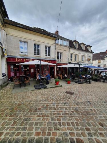 Magny en Vexin : Maison meublée