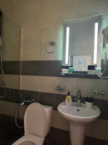 Luxury 6BR 240sqm Apartment in Vere Tower Perfect for Groups in Tbilisi – Tbilisi, MA