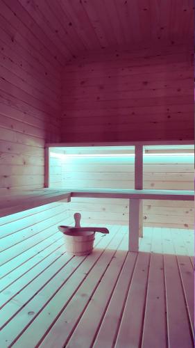 Udvendig, Chwile w Starym Sączu, sauna i beczka (Chwile w Starym Saczu, sauna i beczka) in Stary Sącz