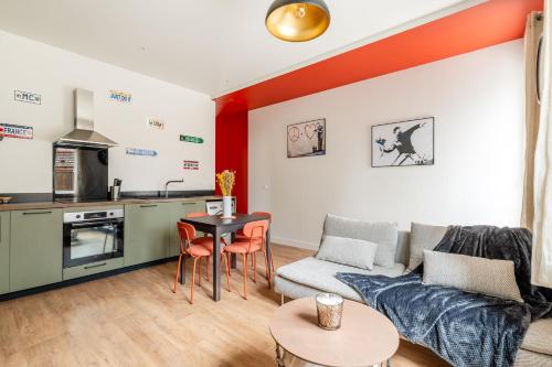 Bien-être en bord de mer : Terrasse,chambre double - Location saisonnière - La Seyne-sur-Mer