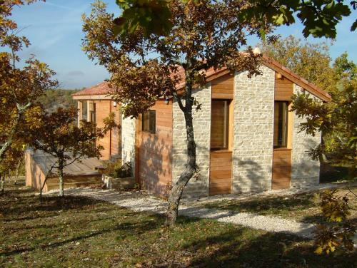 Gîte des Camazets avec piscine - Location saisonnière - Trespoux-Rassiels