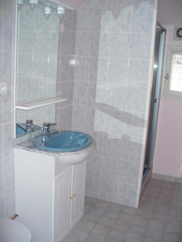Bathroom, Maison d'Hotes Villa Brindille in Bois-le-Roi