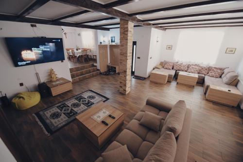 sala de TV, Padina Lodge in Poiana Tapului