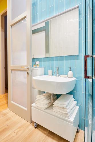 Central and Comfy Apartment free Netflix and Disney plus, Bologna (Foto 8)