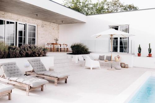 ทัศนียภาพภายนอกโรงแรม, Villa Sunrise in เนเดสชีนา