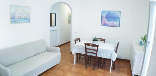 Two-Bedroom House image 3