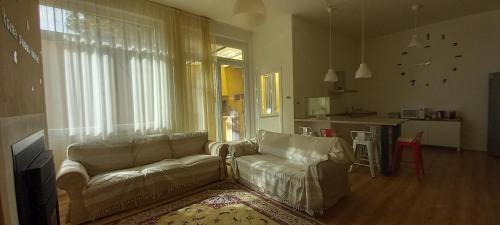 Ginny's Room 4