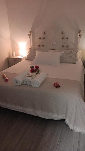 2 twin beds, 1 sofa bed