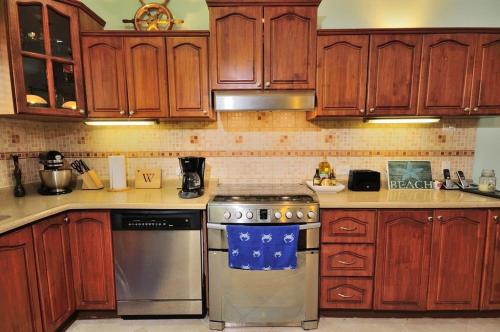 Casa Suenos- Iconic 4BR Home with Private Pool - image 3