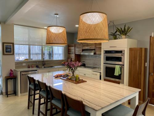 Luxury Beachfront Oasis - Hermosa Palms 50 - image 4