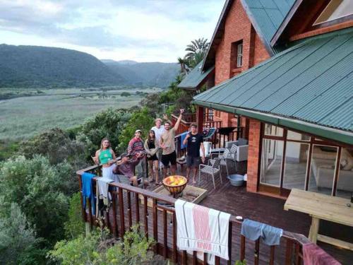 Wilderness deckhouse. views!/sun/sea/river/kayaks