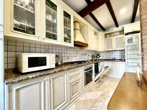 virtuve, Mazzetti Country House-Vita in campagna con giardino in Grizzana Morandi