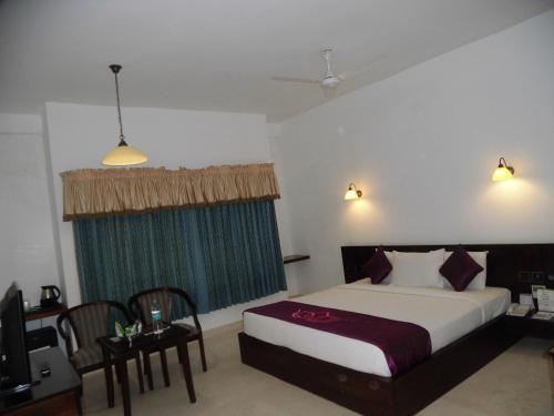 Superior Double or Twin Room image 6