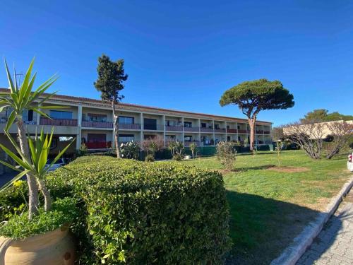 Le Cocon Marin , vue mer , clim , parking , piscine in Les Groules