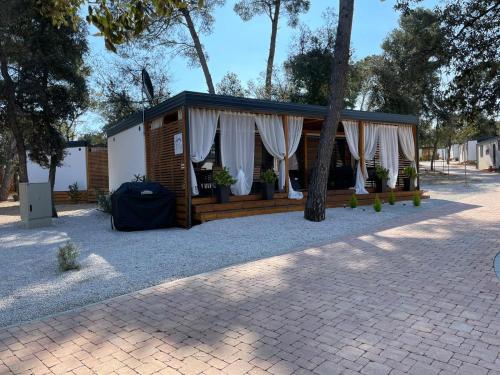 3 bedrooms, 6 beds