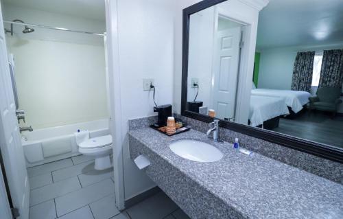 Rodeway Inn Lackland AFB/Sea World - image 9