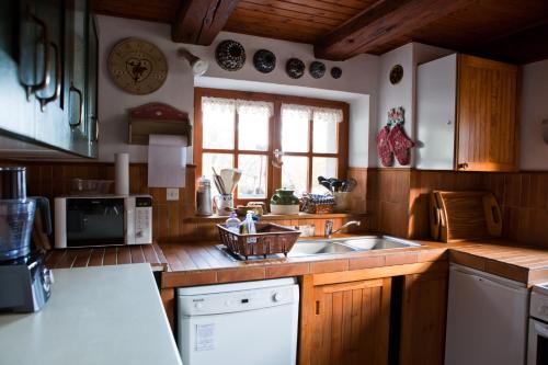 virtuve, Gîte du Pré au Miel en plein coeur de l'Alsace (Gite du Pre au Miel en plein coeur de l'Alsace) in Sainte-Croix-aux-Mines