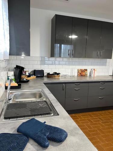 Maison Confort Stationnement Privatif 6 pers in อชิโรเรส