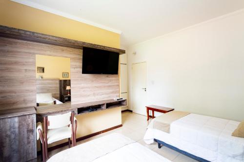 1 double bed, 1 twin bed