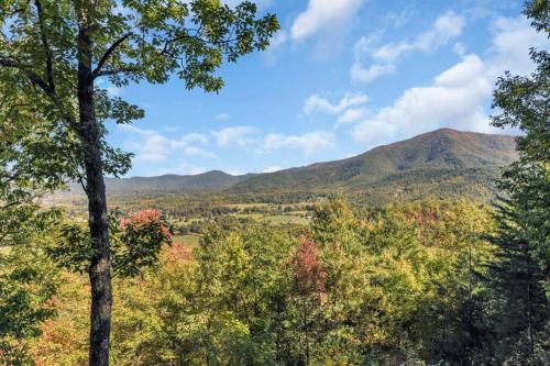 Great Views-4 bedrms-hot tub-Wi-Fi-BBQ in Sevierville, USA