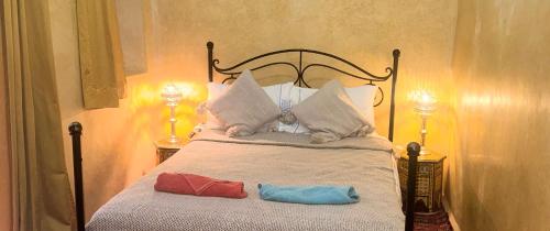 Standard Double Room image 9