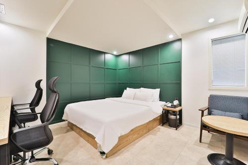 Jamsil Tomgi Hotel Room Type - Standard Double Room