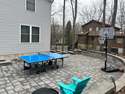 Modern 5BR, Kid-Friendly Home In Poconos with Pool Table