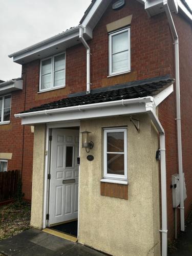 A szálláshely kívülről, Brades Rise House - 3 bedroom house with 2 toilets with a private garden in Oldbury