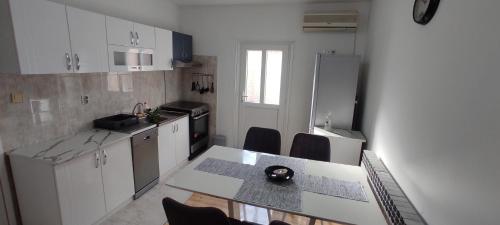 廚房, Apartmani Kačara (Apartmani Kacara) in 斯雷姆斯基卡爾洛夫奇