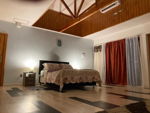 Amplia habitación con Jacuzzi y aire acondicionado