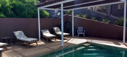 スイミングプール, Fare Anuanua in アアピティ