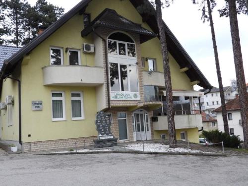 . Restoran&Motel and apartmants Lovacka prica