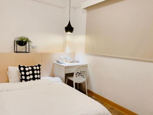 Single Room with Private Bathroom image 7
