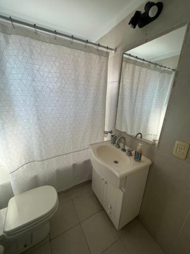 Excelente departamento con ubicación ideal - image 2