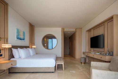 1 king bed, 1 sofa bed