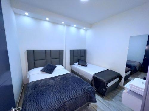 1 double bed, 1 twin bed