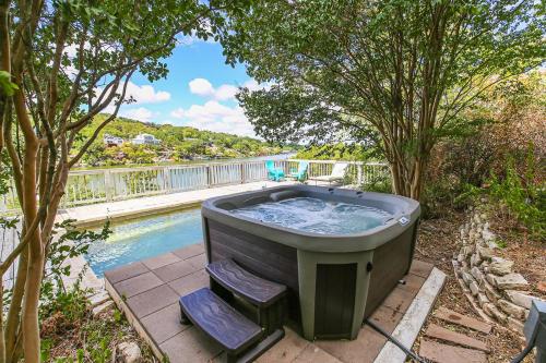 Luxury Lake Marble Falls House with Swimming Pool Hot Tub and private boat slip in Marble Falls, USA