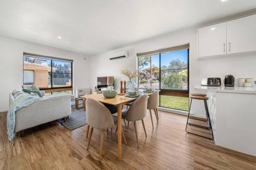 Harmony at Henley Beach - Coastal Style & Comfort – khách sạn tại Bãi biển Henley