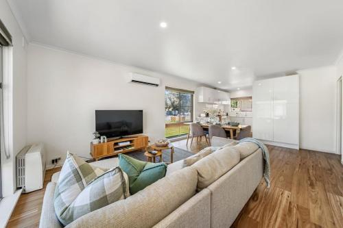 Harmony at Henley Beach, Grange (photo 5)