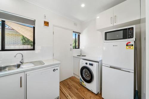 Harmony at Henley Beach, Grange (photo 3)