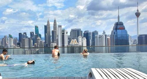 Regalia Suites KLCC View Rooftop Infinity Pool by SHI, Kuala Lumpur