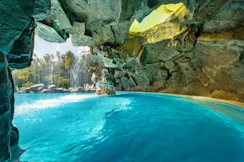 520395529 Phukalini Luxury Pool Villa & Onsen