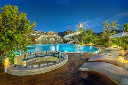 520395597 Phukalini Luxury Pool Villa & Onsen
