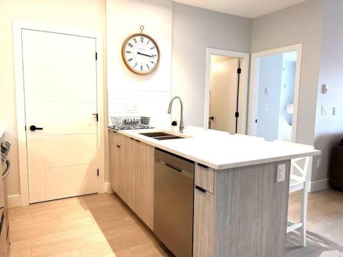 Warm and welcoming Spacious 2bedroom condo