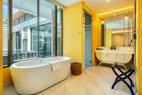 room detail thumbnail 2