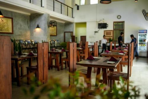 레스토랑, 엘리펀트 트레일 호텔 - 우다왈라위 (Elephant Trail Hotel - Udawalawe) in 우다왈라위